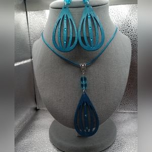 Wood earrings and necklace set